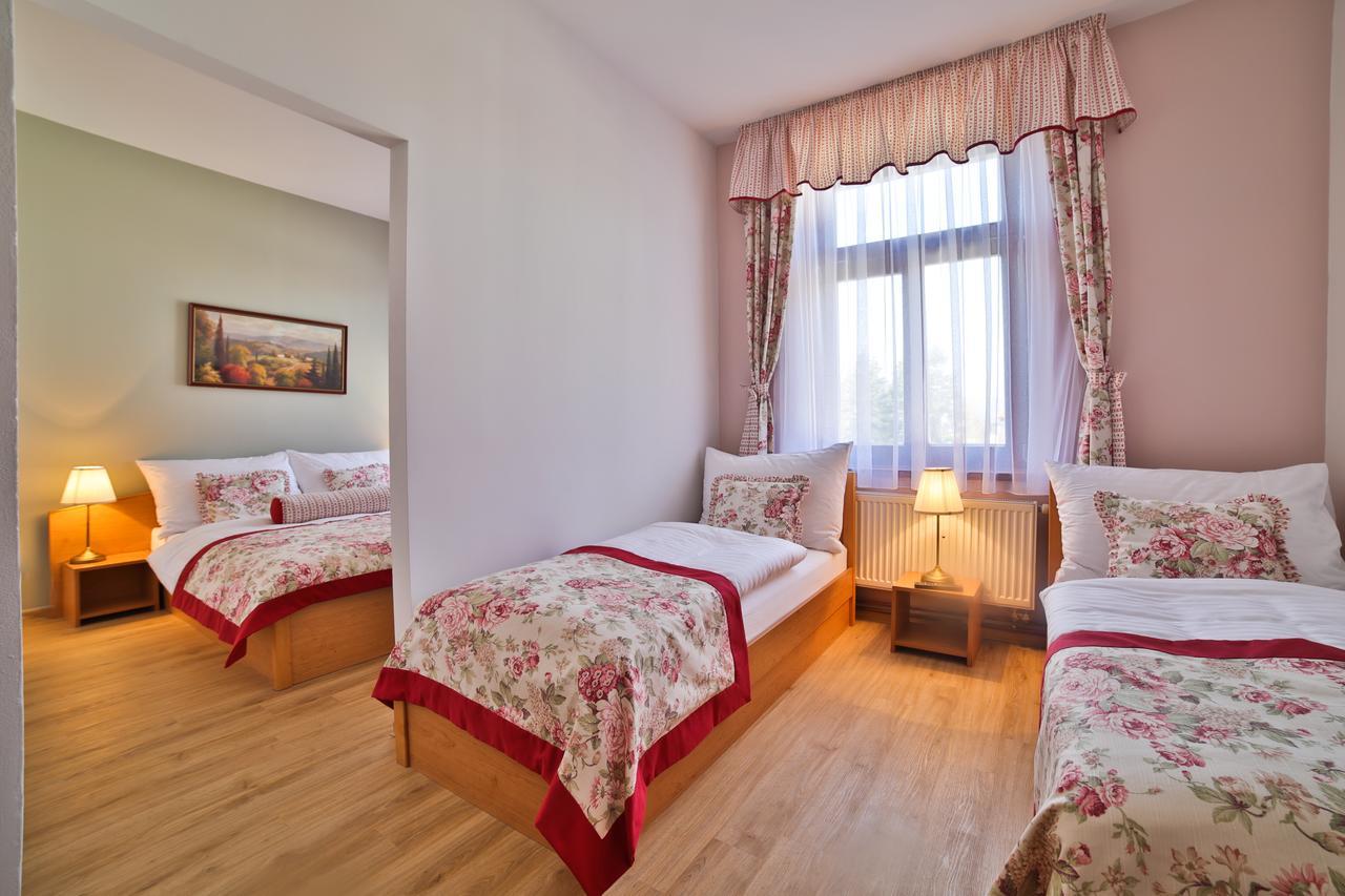 Penzion Karlštejn Esterno foto